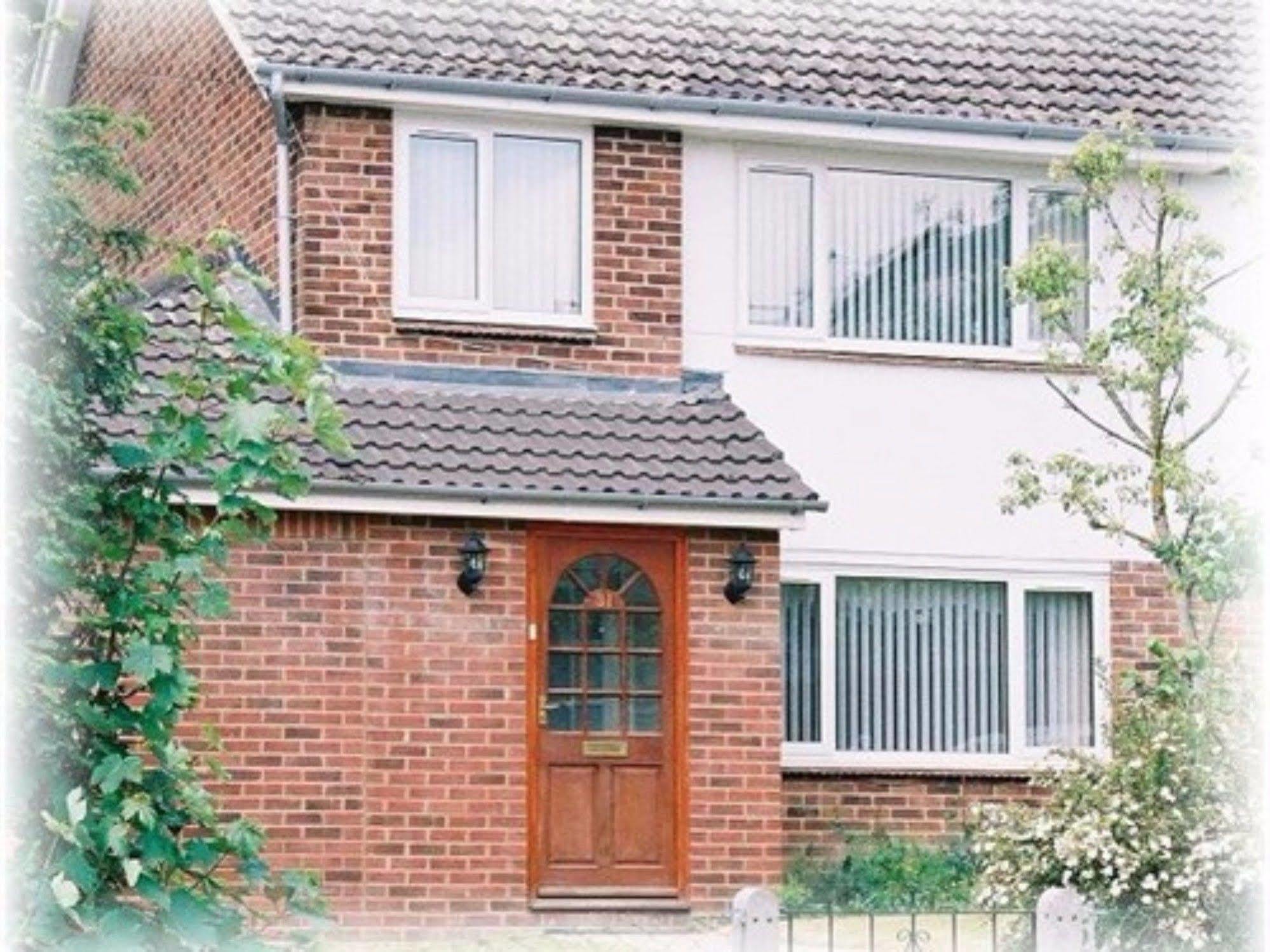 31 Queens Road Уинчестър Екстериор снимка
