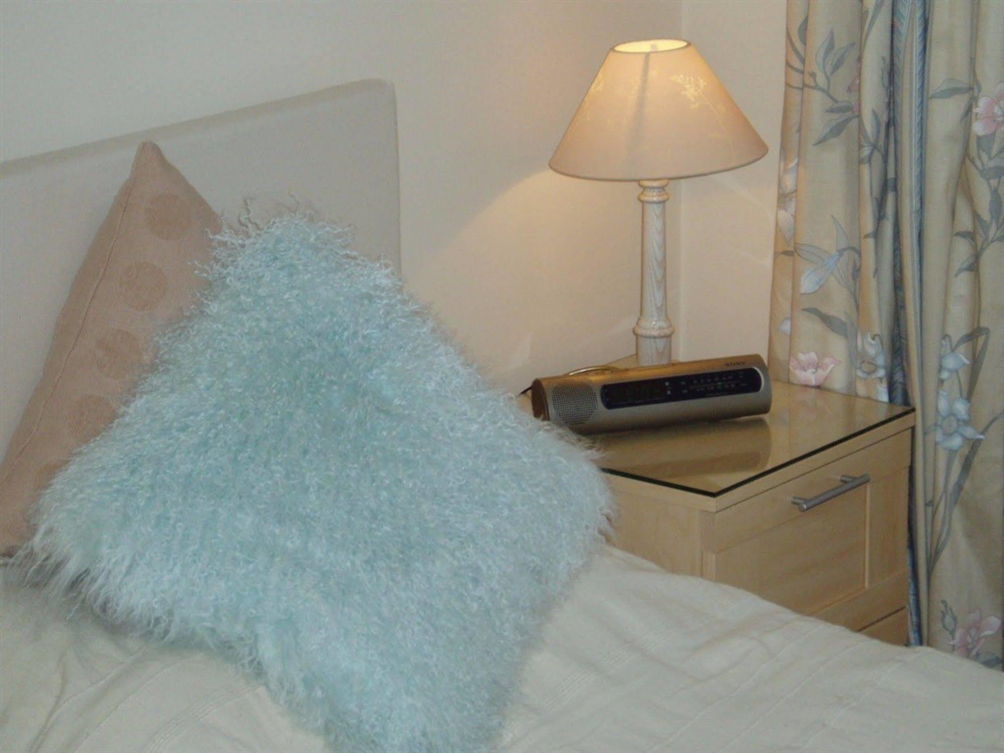 31 Queens Road Уинчестър Екстериор снимка